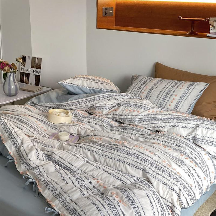 Striped bedding set made of cotton percale with embroidery dots and ties