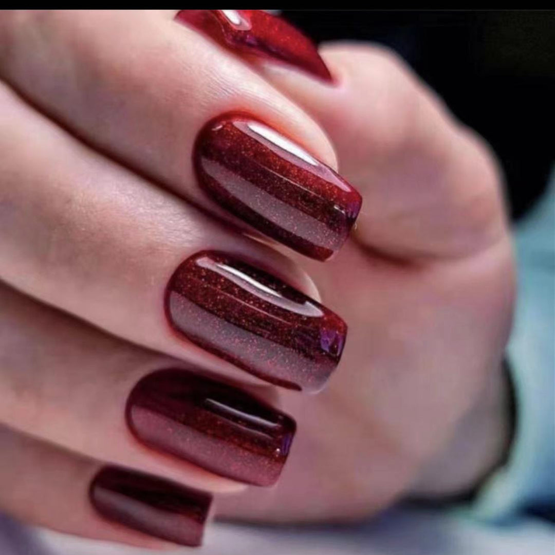 Artificial nails with intense shine and glitter accents Kalsten