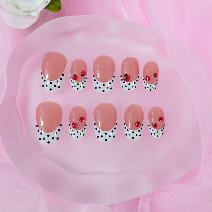 Artificial nail set with playful dots and eye-catching accents Kalsten