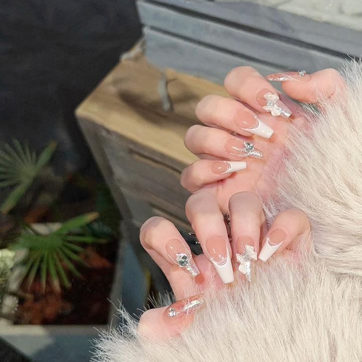 Glamorous artificial nails with glitter design Kalsten
