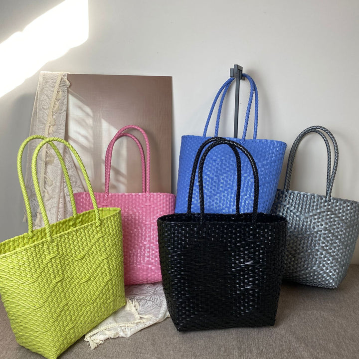 Hand-knotted tote bag with modern wave pattern Kalsten