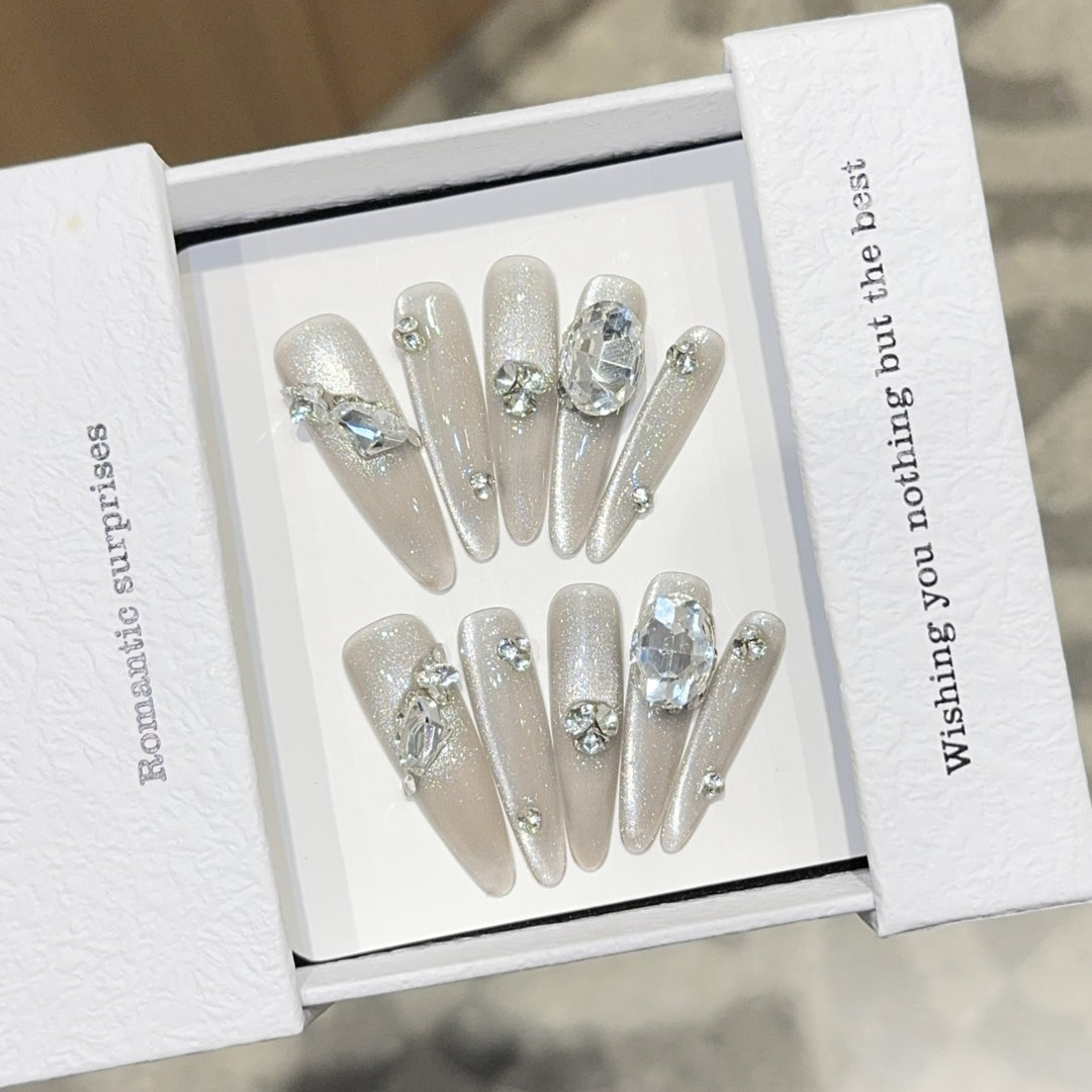 Artificial nails with Sparkling Rhinestone details Kalsten