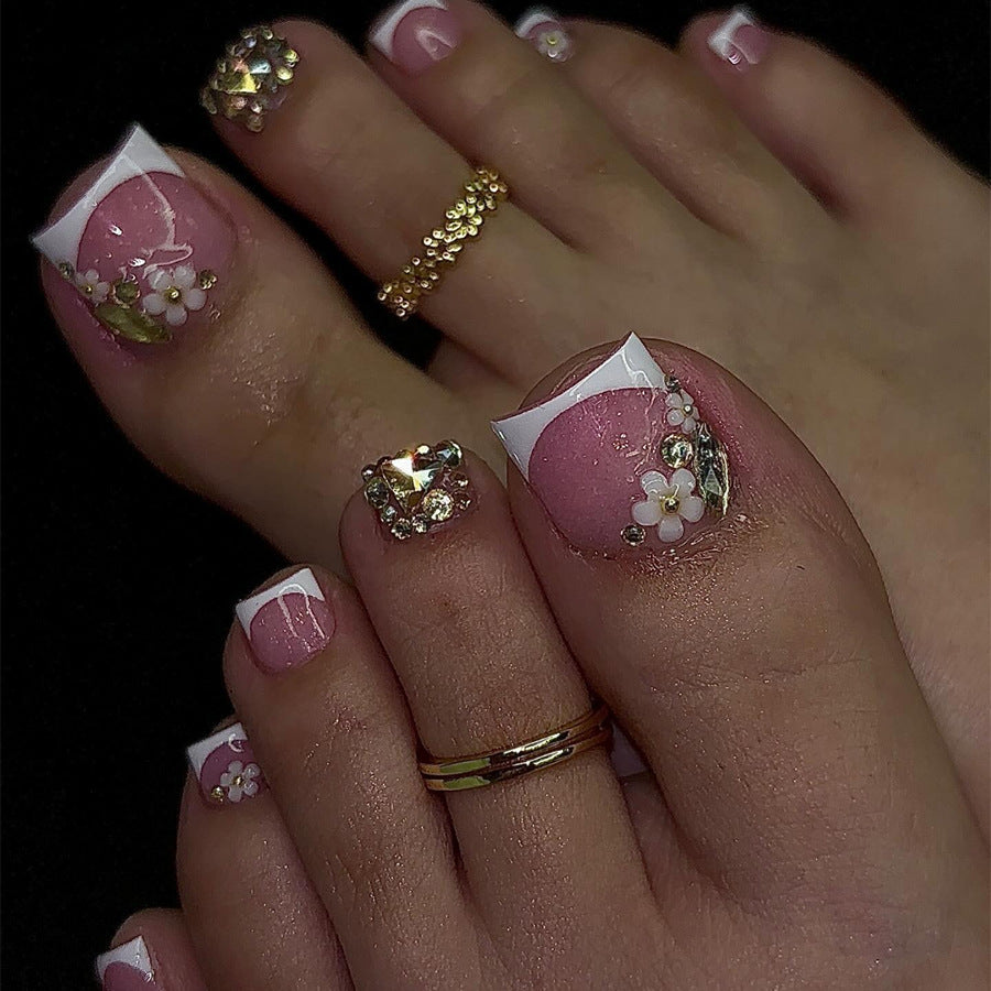 Artificial nail set with elegant jewelry details and excellent wearing comfort Kalsten