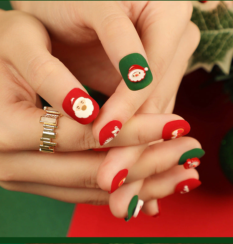 Christmas nail art with festive design Kalsten
