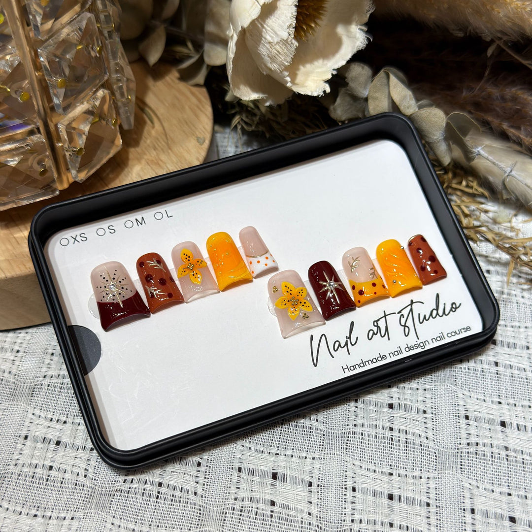 Handmade Floral Press-On Nail Set Kalsten