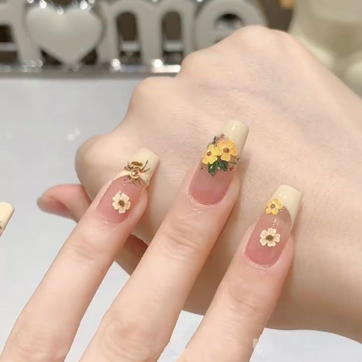 Floral-Themed Press-On Nail Art Set