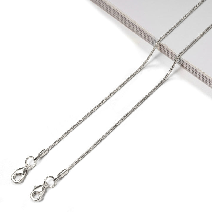 Sleek Metal Eyewear Chain Kalsten
