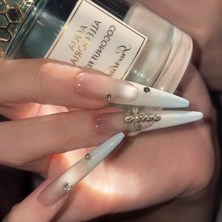 Artificial nails with luxurious sparkling rhinestone details Kalsten