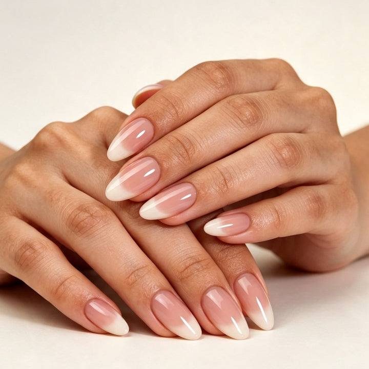 Artificial nails in elegant French-tip design Kalsten