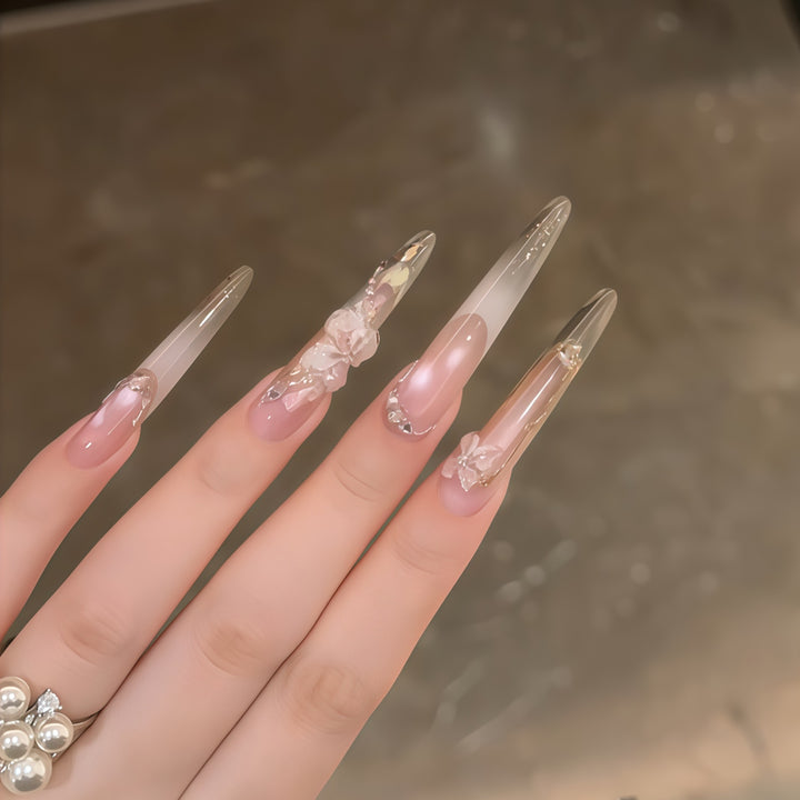 Art nails with filigree floral designs Kalsten