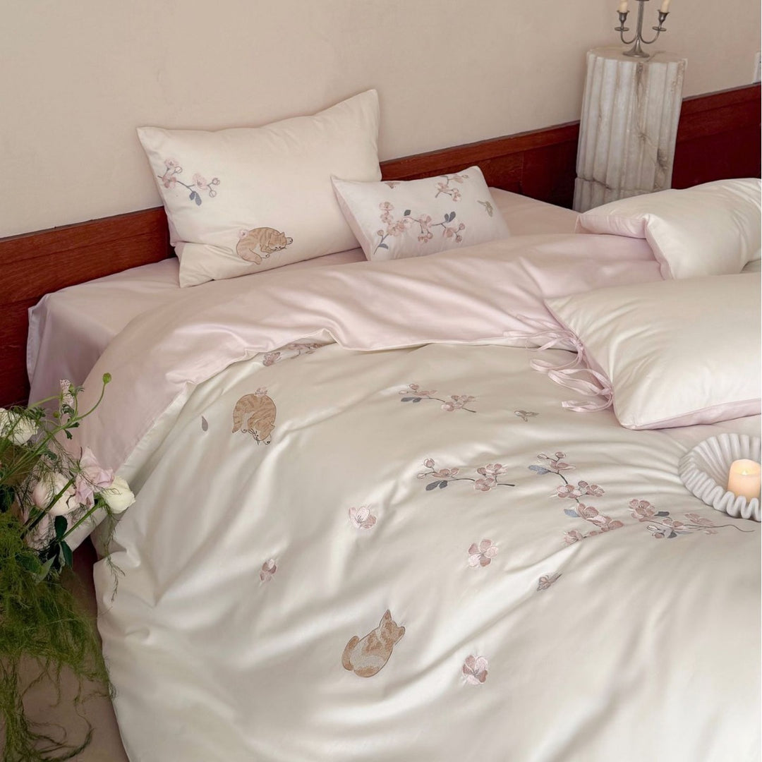 Elegant embroidered bedding set made of cotton satin with cat and flower motif Kalsten