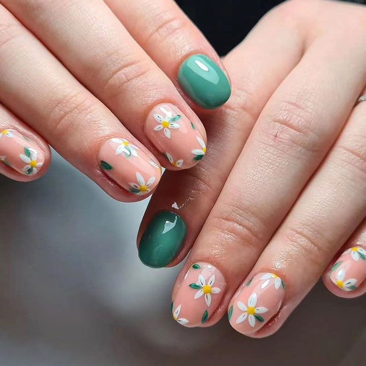 Artful nail art with delicate floral designs Kalsten