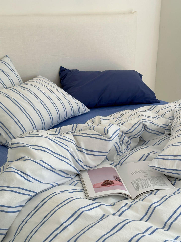 Duvet cover set made of cotton percale with fine pinstripe