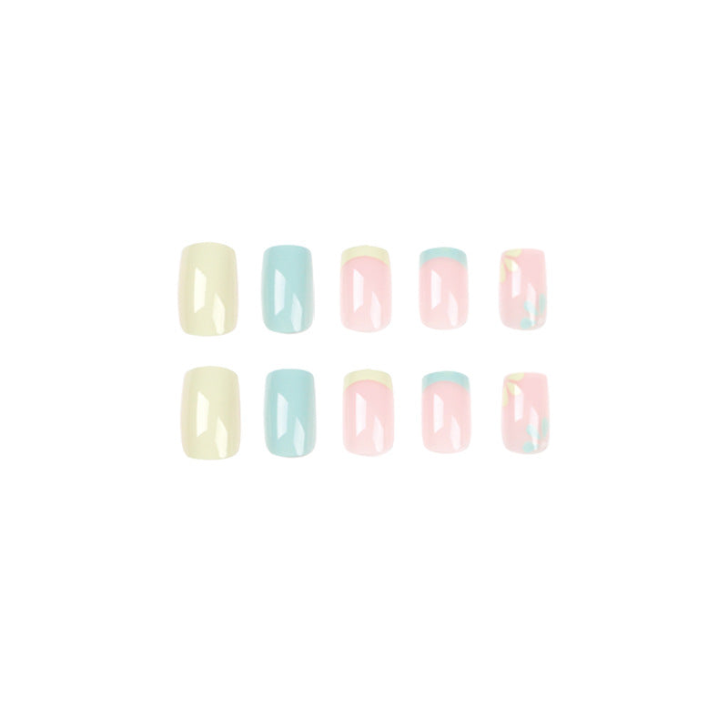 Artful nail extensions in trendy floral design Kalsten