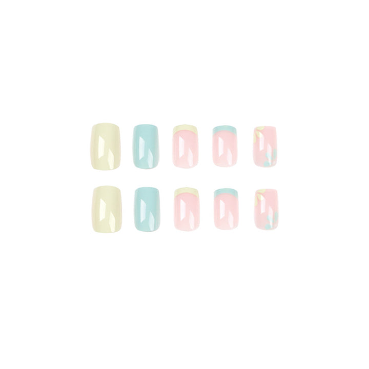 Artful nail extensions in trendy floral design Kalsten