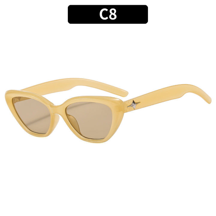 Chic Cat-Eye Sunglasses with Tortoiseshell Frame
