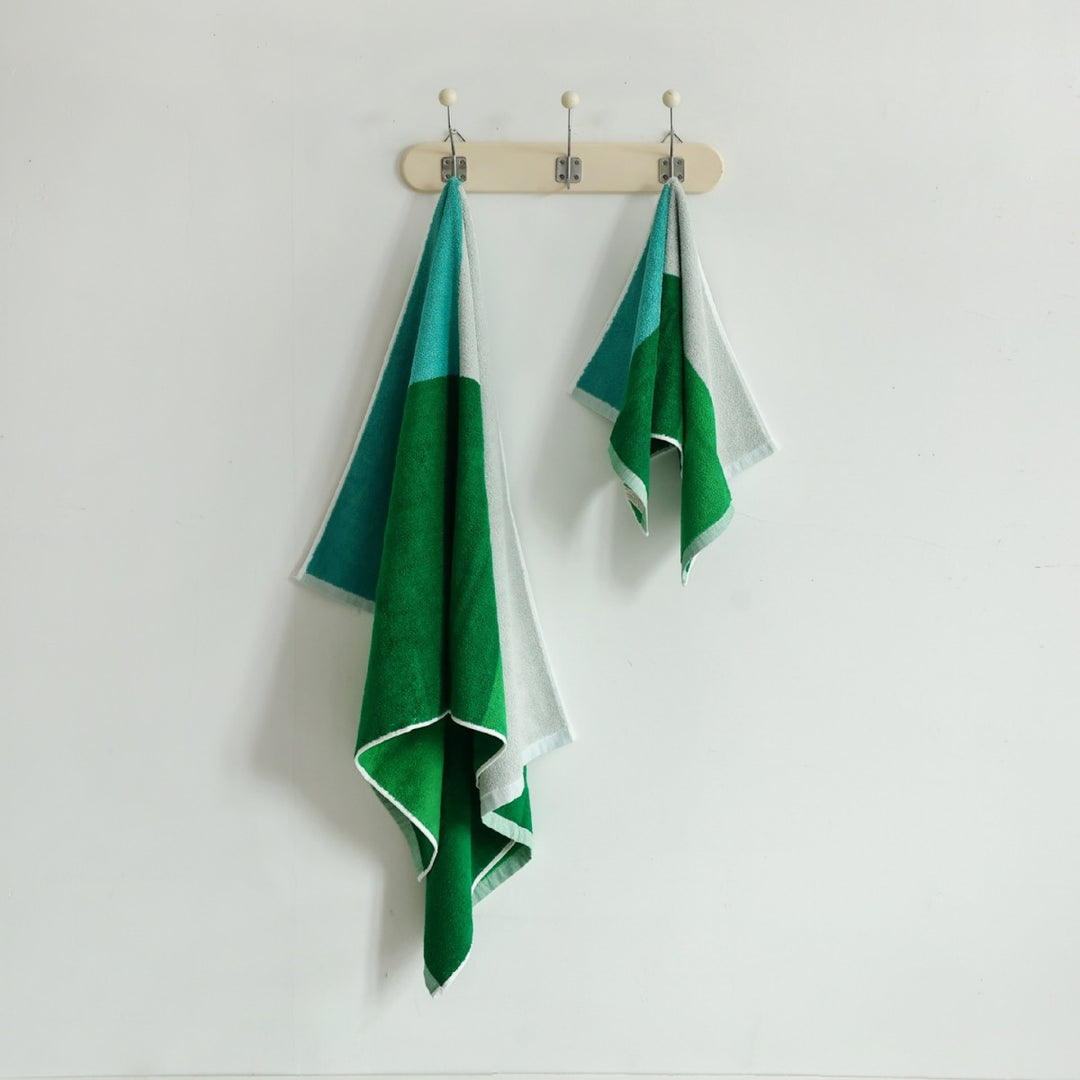 Jacquard guest towel made of cotton terry with playful bird and heart pattern