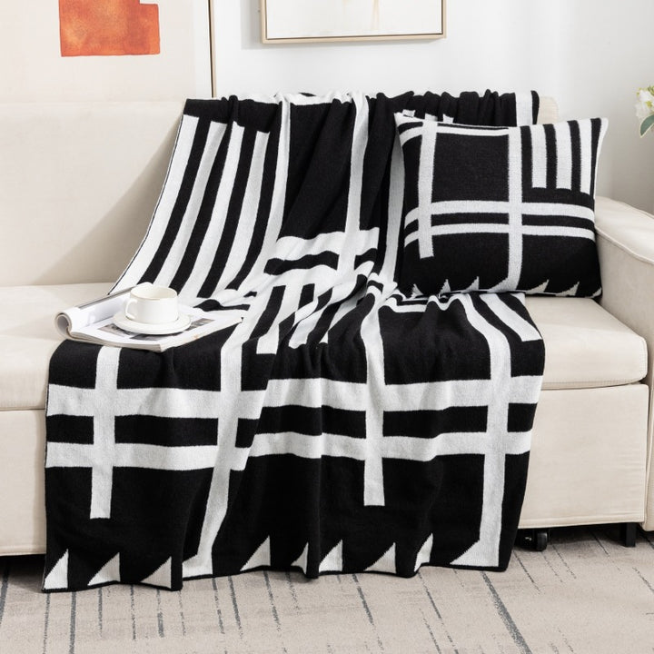 Geometric Pattern Throw Blanket