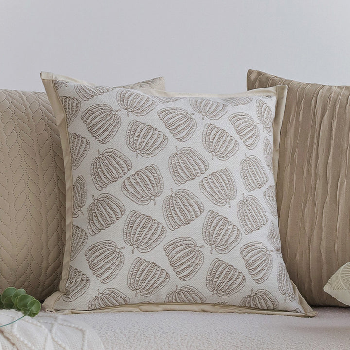 Square quilted pillowcase with cable pattern quilting and soft microfiber surface Kalsten