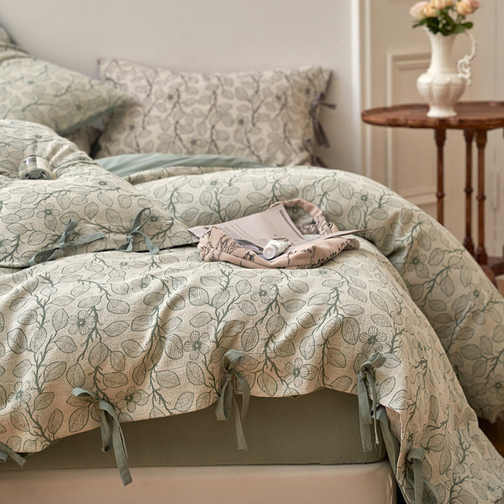 Bedding set made of cotton percale with fine floral woven texture and decorative bows