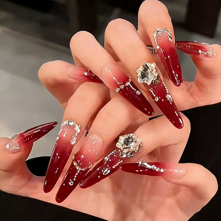 Artificial nails with elegant glitter and jewelry accents Kalsten
