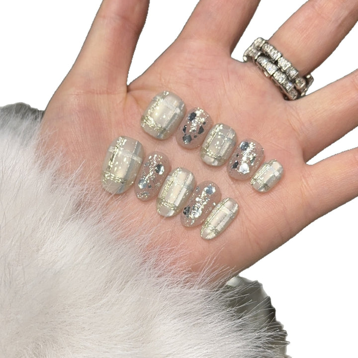 Glamorous artificial nail tips with metallic detail Kalsten