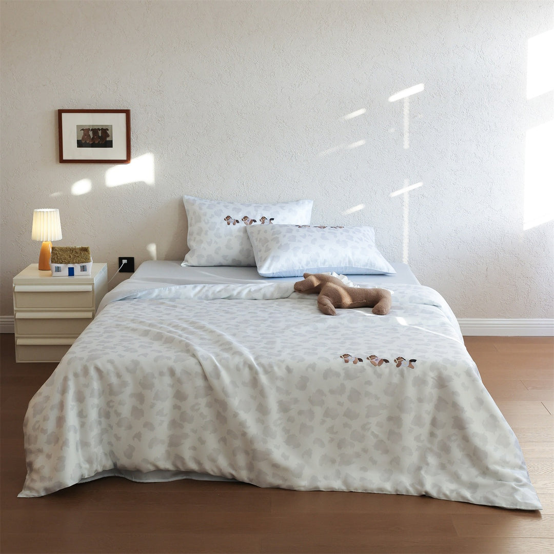 Bedding set with subtle leopard texture and embroidered horse motifs