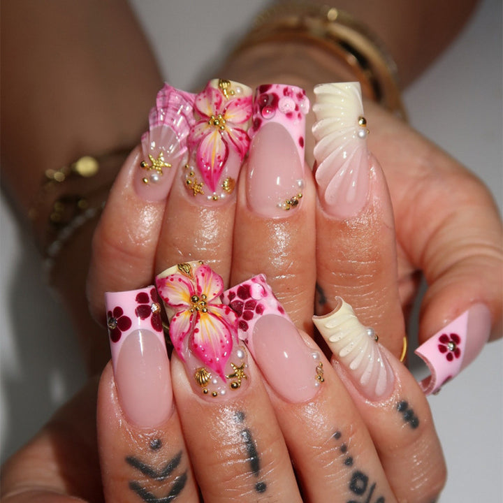 Elegant Artificial Nail Tips with Gold Accents Kalsten