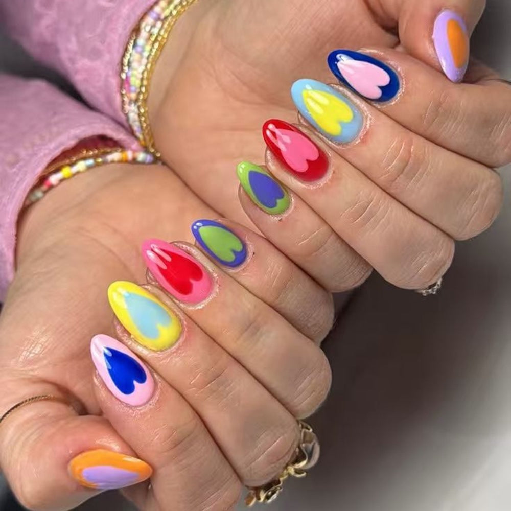 Artificial nails in modern heart design Kalsten