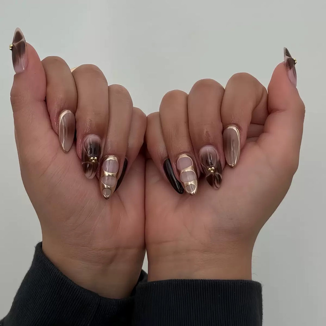 Artificial nail set with elegant ombre design and gold embellishments Kalsten