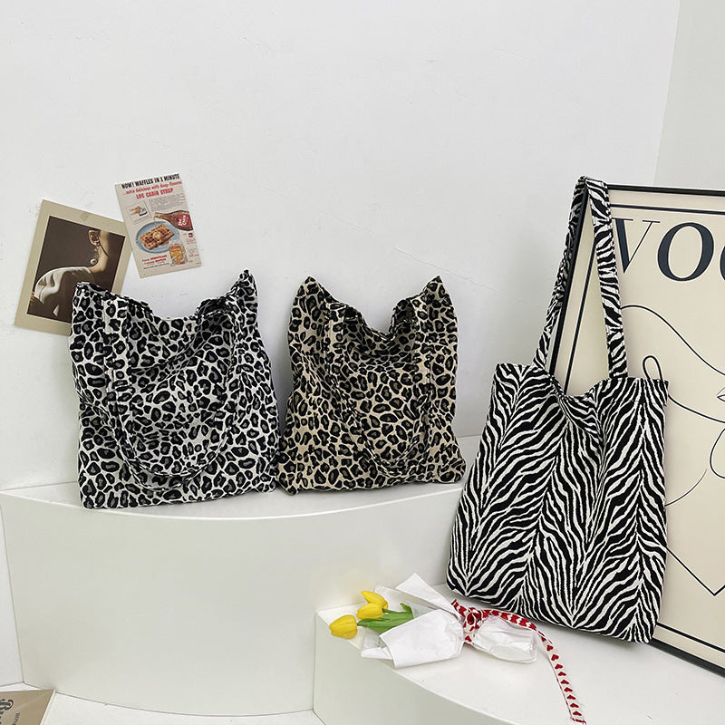 Chic Leopard Print Tote Bag
