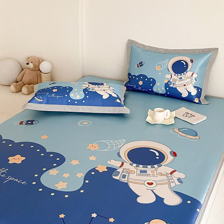 Children's bedding set with monster truck print made of breathable cotton blend