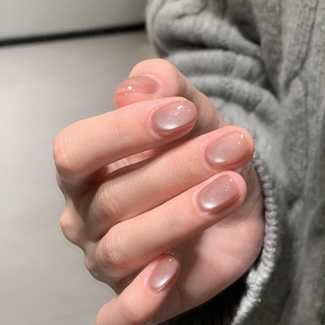 Artificial nails in modern ombre design Kalsten