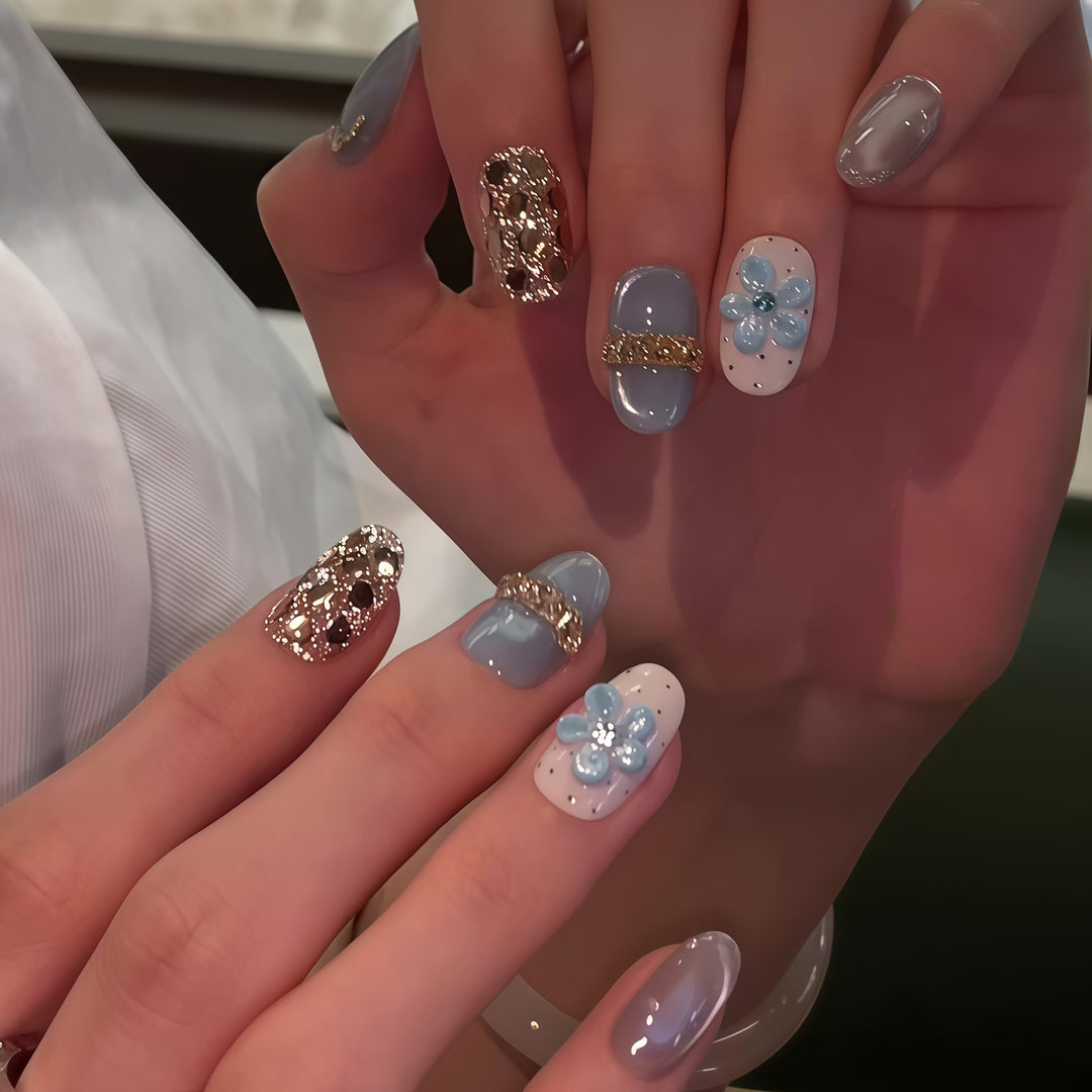 Artificial nails with luxurious glitter details and floral accents Kalsten