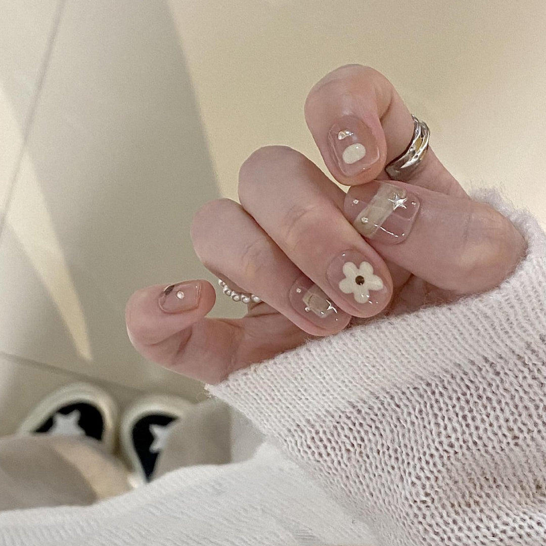 Artificial nails with elegant floral designs Kalsten