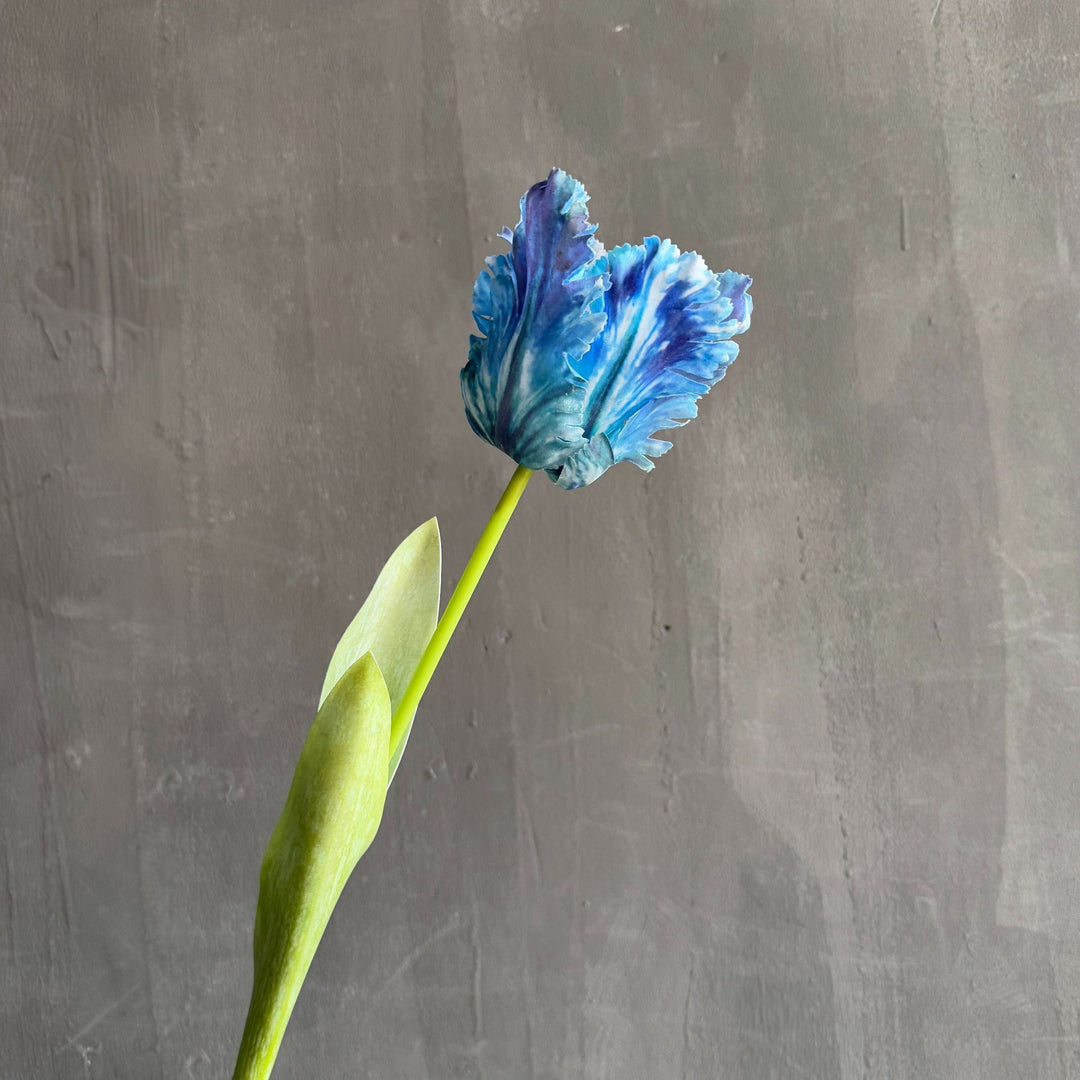Lifelike Floral Accent