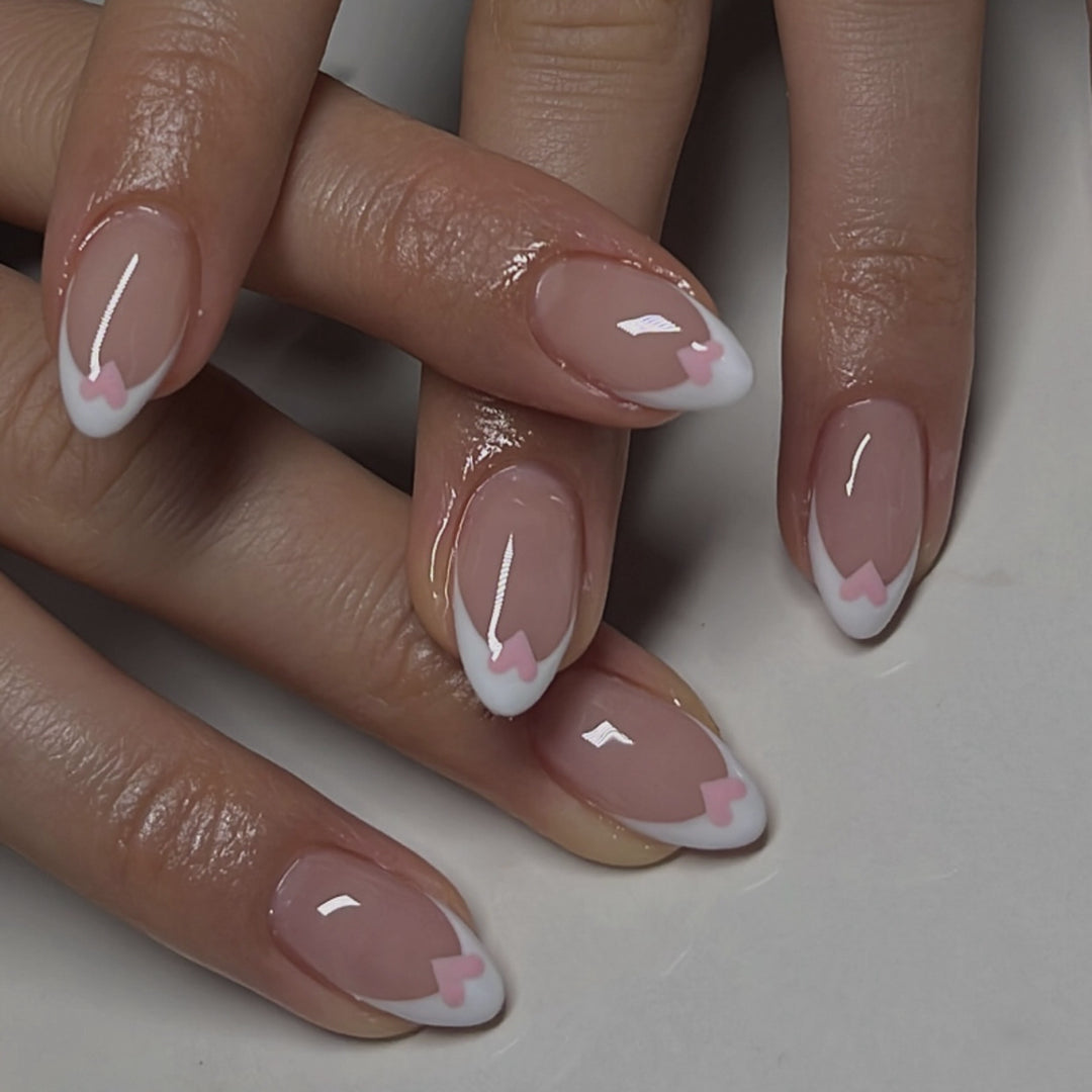 Artificial nail art with playful dots and bows Kalsten