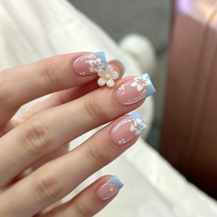 Artificial nails with floral accents Kalsten