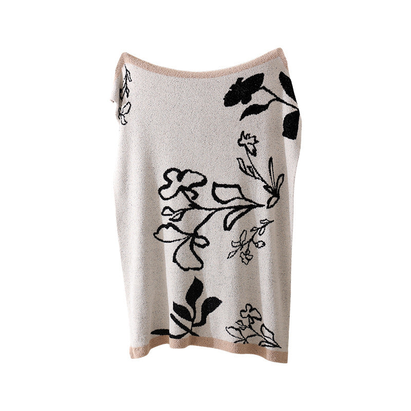 Coarsely woven decorative blanket with geometric jacquard pattern and soft bouclé Kalsten