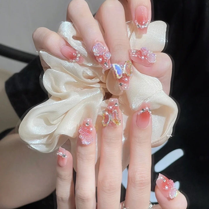 Artificial artificial nails with heart design and glitter details Kalsten