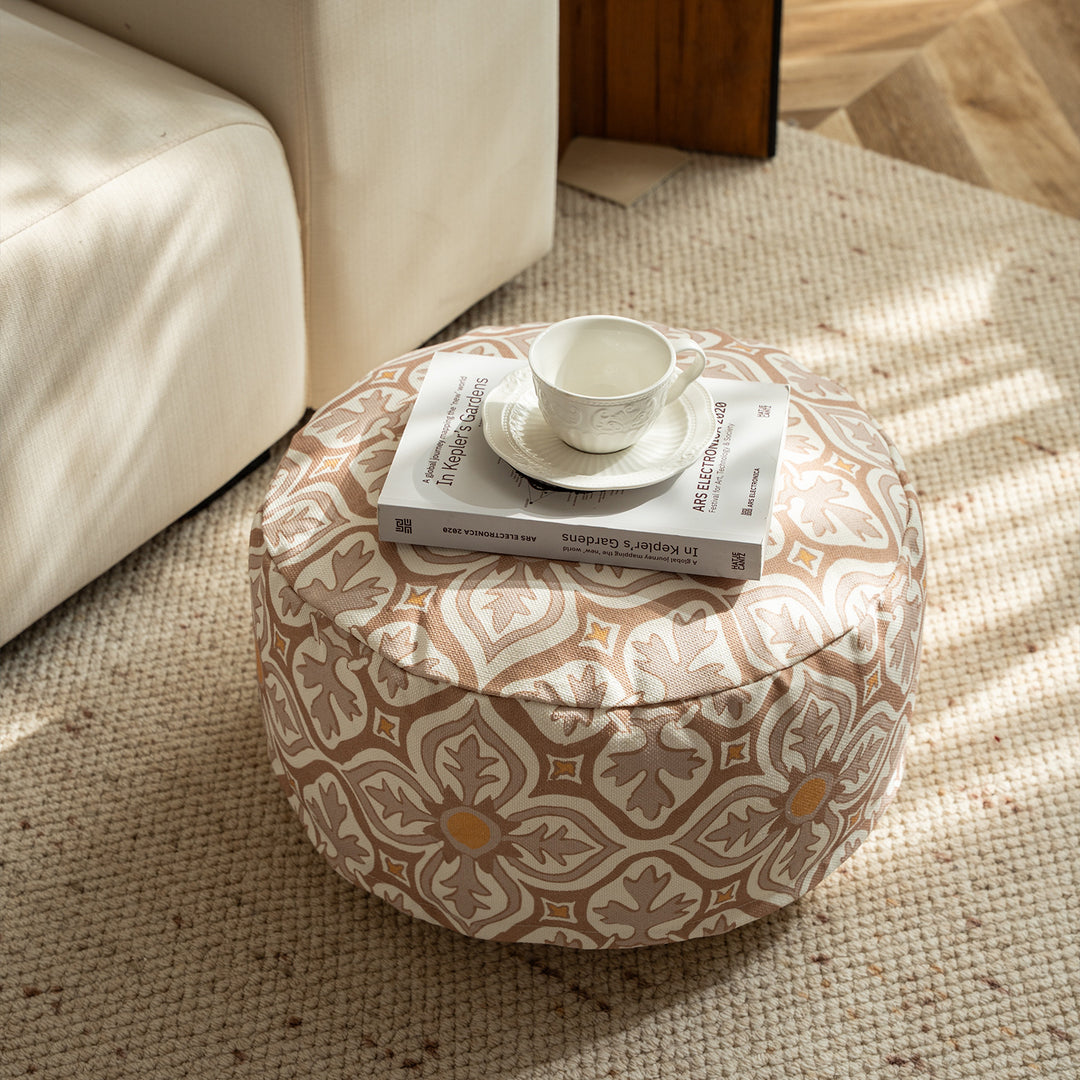 Round seat pouf with woven jacquard structure and practical carrying handle Kalsten