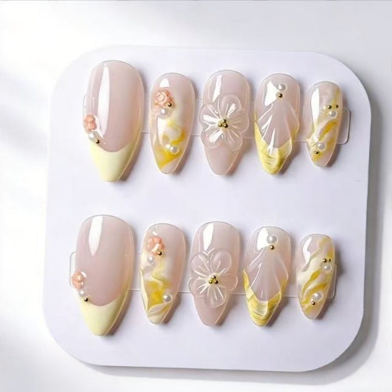 Artificial nails with floral and modern accents Kalsten