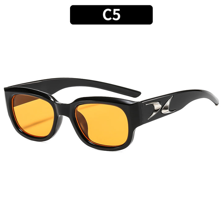 Retro-Inspired Oversized Sunglasses
