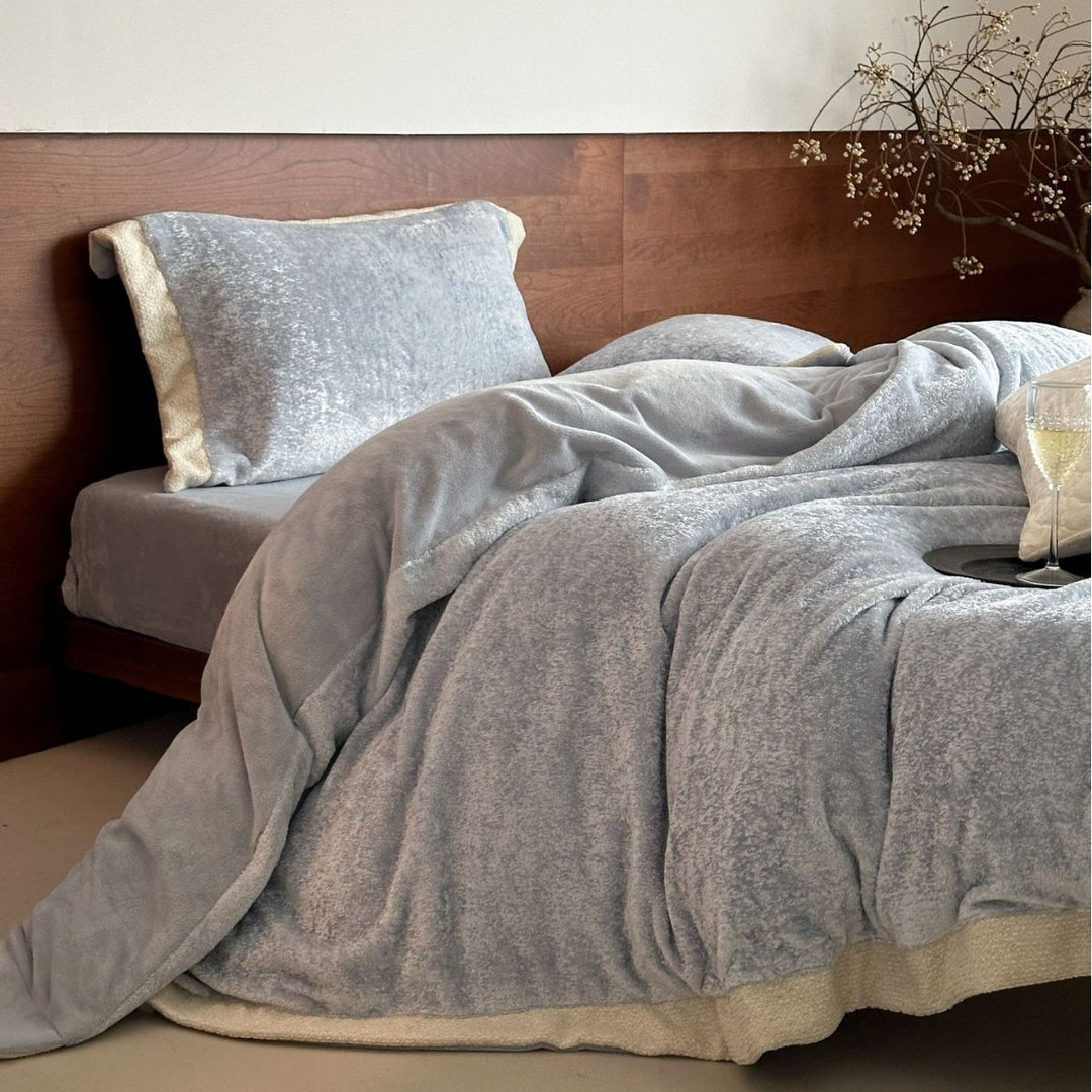 Fluffy velvet bedding set with soft plush fibers and hotel closure Kalsten