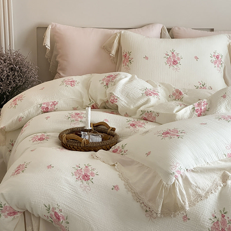 Bedding set made of cotton gauze with romantic floral motif and lace frill