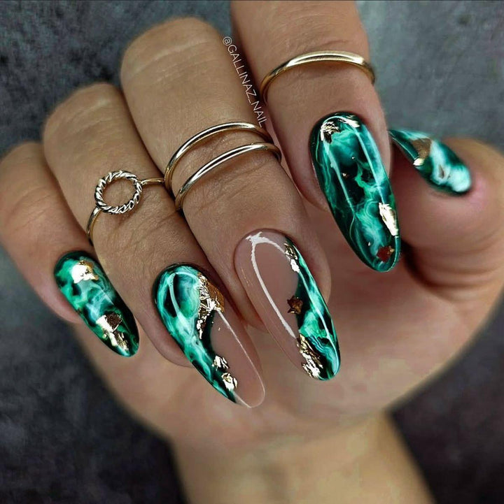 Artificial nails in luxurious marble and gold design Kalsten
