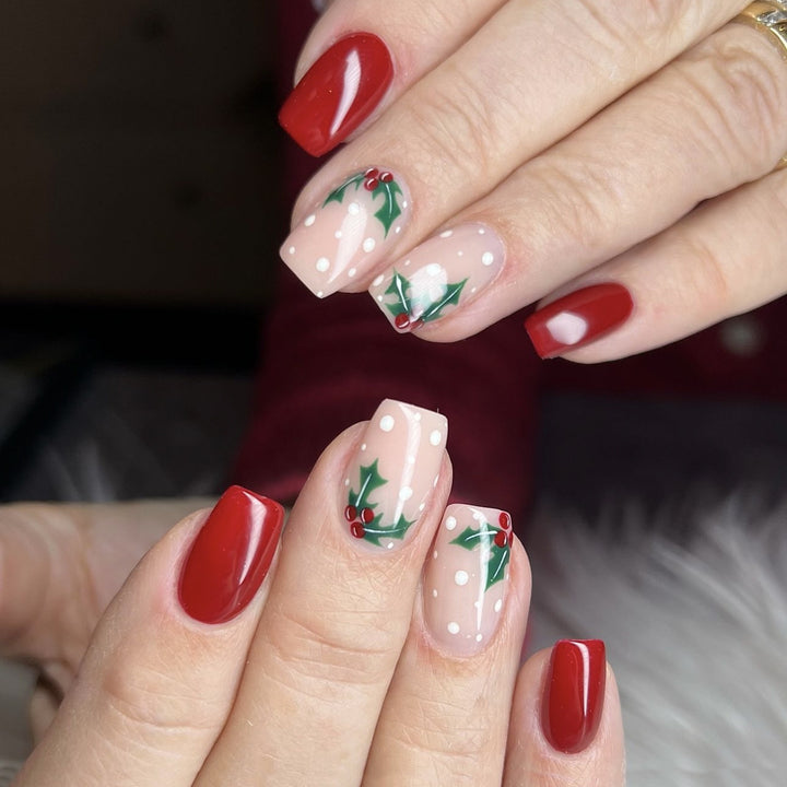 Artificial nail set with festive Christmas design and playful festive decoration Kalsten