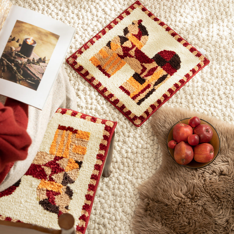 Hand-tufted square decor bath mat with animal motif and non-slip back Kalsten