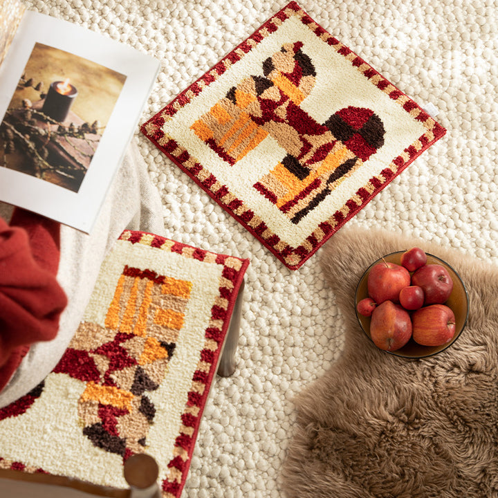 Hand-tufted square decor bath mat with animal motif and non-slip back Kalsten