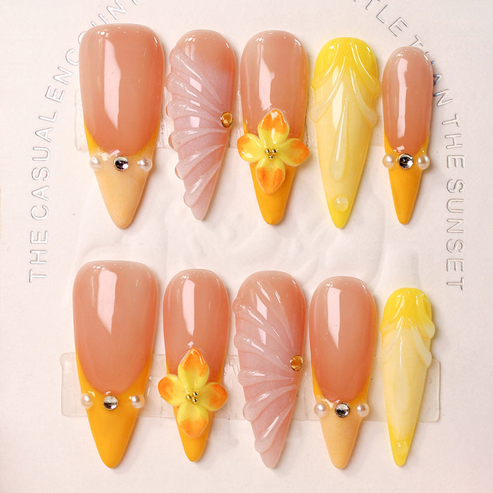 Nail art set with decorative flowers and fine accents Kalsten
